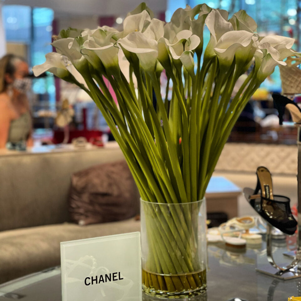 Cala Lilies In 30cm Glas Cylinder