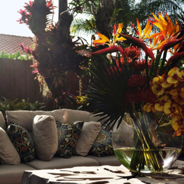 Tropical Flowers in der Moon Vase