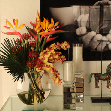 Tropical Flowers in der Moon Vase