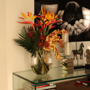 Tropical Flowers in der Moon Vase