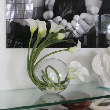 Calla Lilies in der Crosswinds Vase