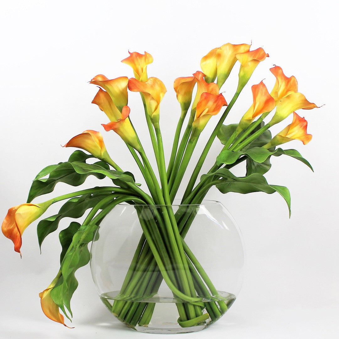 Mango Calla Lilies in der Moon Vase