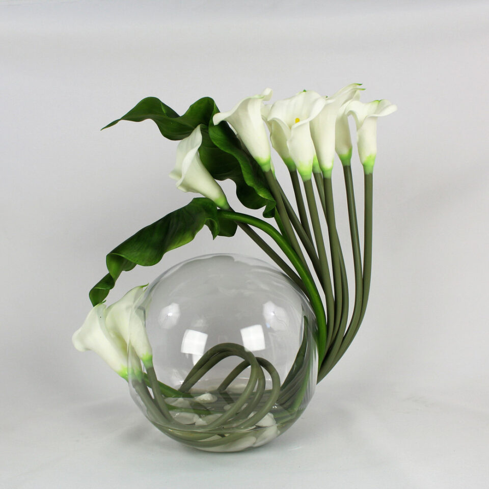Calla Lilies in der Crosswinds Vase