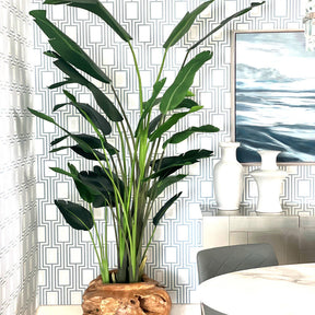 Groß Paradiesvogelblume im Groß Teak Vessel