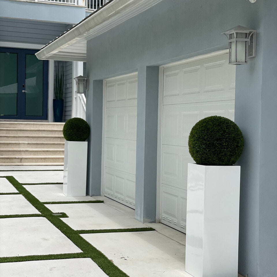 Yong Fiberglas Vase Topiary