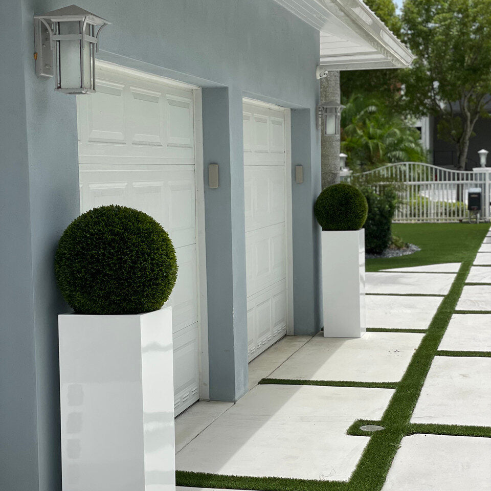 Yong Fiberglas Vase Topiary