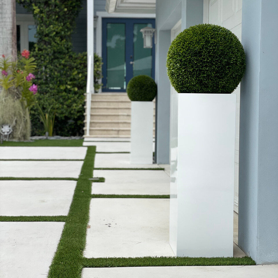 Yong Fiberglas Vase Topiary