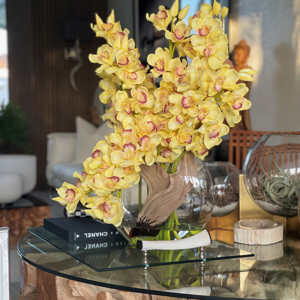 Gelb Cymbidiums In Moon in der Vase