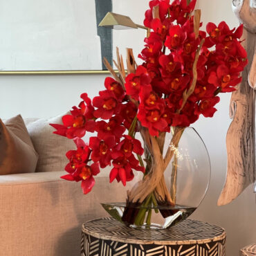 Rot Cymbidiums In Moon in der Vase